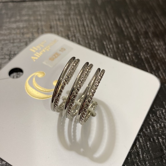 NWT Size 10 Charming Charlie Silver Tone Textured Ring! - Picture 3 of 3